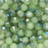 95 fasetterte glassperler på streng, 4 mm i diameter – grønn