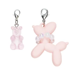 2 anheng/charms til dekorasjon – ballonghund med halsbånd og en bamse