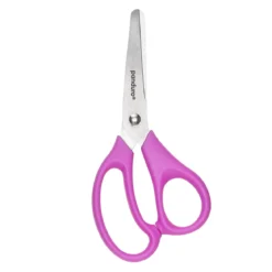 Barnesaks med rund spiss og rosa, gripevennlig håndtak. Lengde 13 cm
