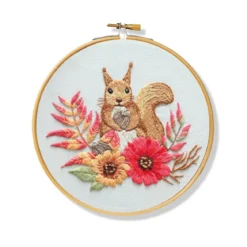 Broderisett cute squirrel Ø20 cm – alt for å brodere et søtt ekorn