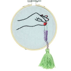 Broderisett Tassel Treasure Ø13 cm, alt for å brodere en hånd med et duskesmykke
