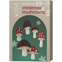 DIY-kit Christmas Mushrooms – sy og lag 6 flotte julesopper av filt. Lengde 6–10 cm