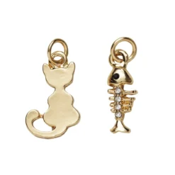 2 gullfargede anheng / charms, katt 11×17,2 mm, fiskebein 8×16,5 mm