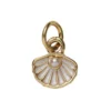 Gullfarget anheng / charm skjell med hvite detaljer 8×6 mm