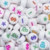 155 hvite bokstavperler med fargerike symboler, Ø7 mm