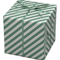 Julepapir 10 meter rull, 57 cm bred – hvitt papir med grønne striper