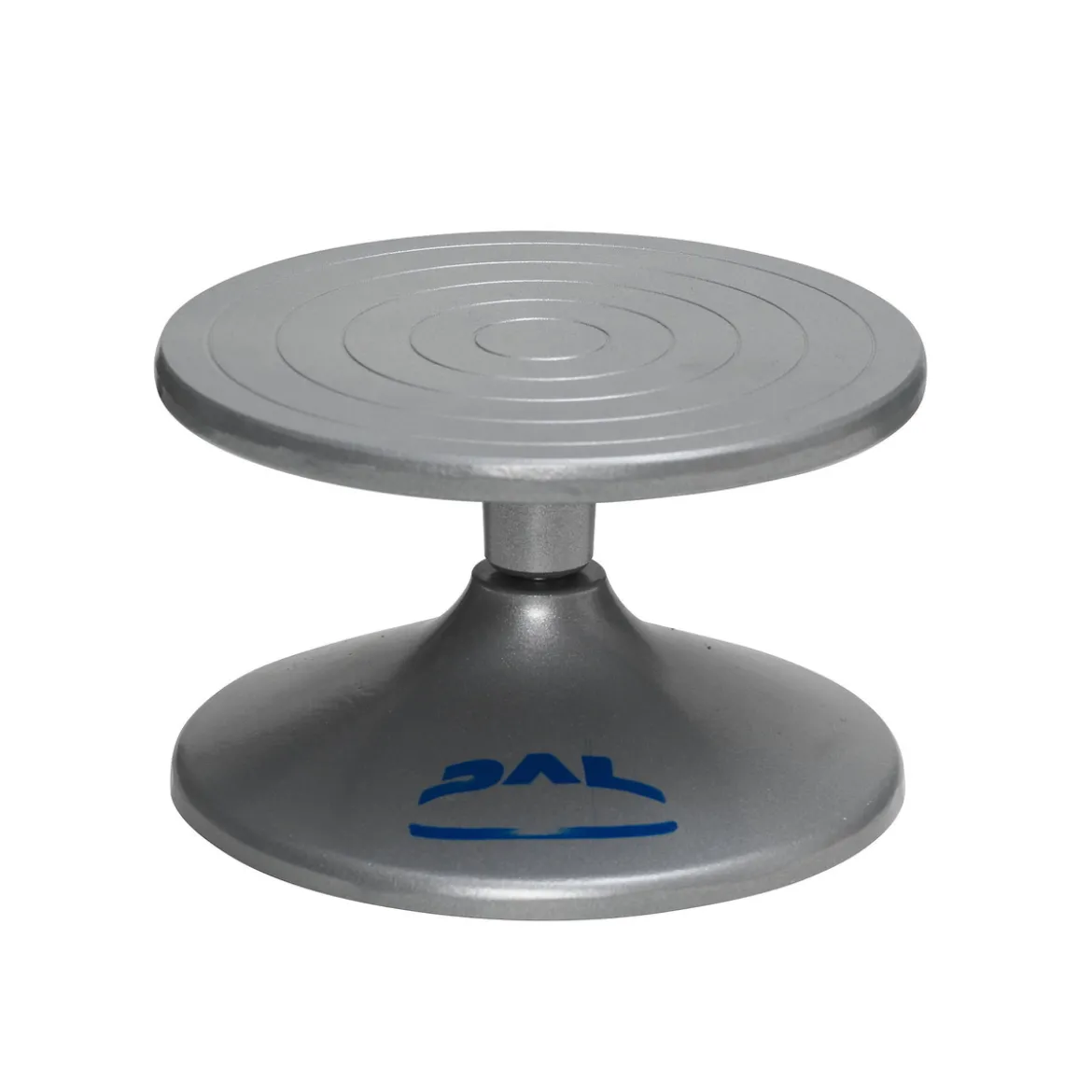 Kavalett Ø17 cm med avtakbar plate, laget av aluminium. Høyde 10,8 cm. Vekt 765 gram