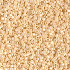 MIYUKI Delica 11/0 creme 5 g – DB0157 Opaque Cream AB