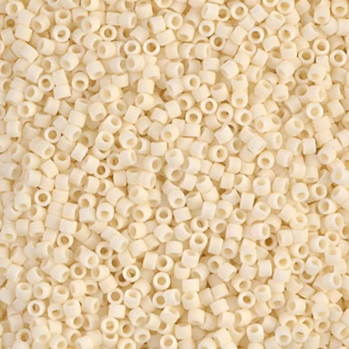 MIYUKI Delica 11/0 creme m 5 g – DB0762 Opaque Cream Matted