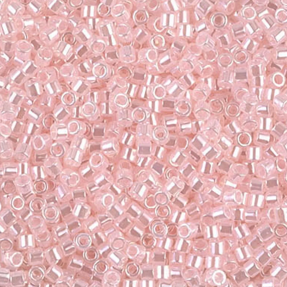 MIYUKI Delica lakserosa 5g – DBM0234 Lined Crystal Pale Salmon