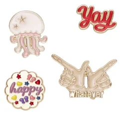 Pins, badges, 4 stk. gylne og fargerike minibrosjer med attityde og en manet!