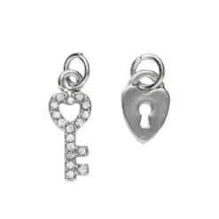 2 sølvfargede anheng / charms lås 8×10 mm, nøkkel strass 6,5×16,8 mm