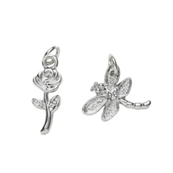 2 sølvfargede anheng / charms øyenstikker 13,8×14,5 mm, rose 7×18,6 mm