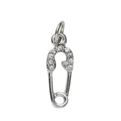 Sølvfarget anheng / charm sikkerhetsnål med strass 7×14 mm
