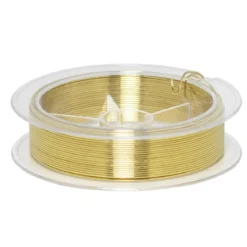 Smykketråd av metall, gullfarget. Tykkelse 0,6 mm, lengde 30 meter