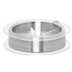 Smykketråd av metall, sølvfarget. Tykkelse 0,6 mm, lengde 30 meter