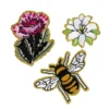 Strykemerke Garden 3 stk. Gullglitrende blomster og en bie, Ø30–45 mm