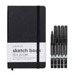 5 svarte fineliners og praktisk skissebok på 13×21 cm