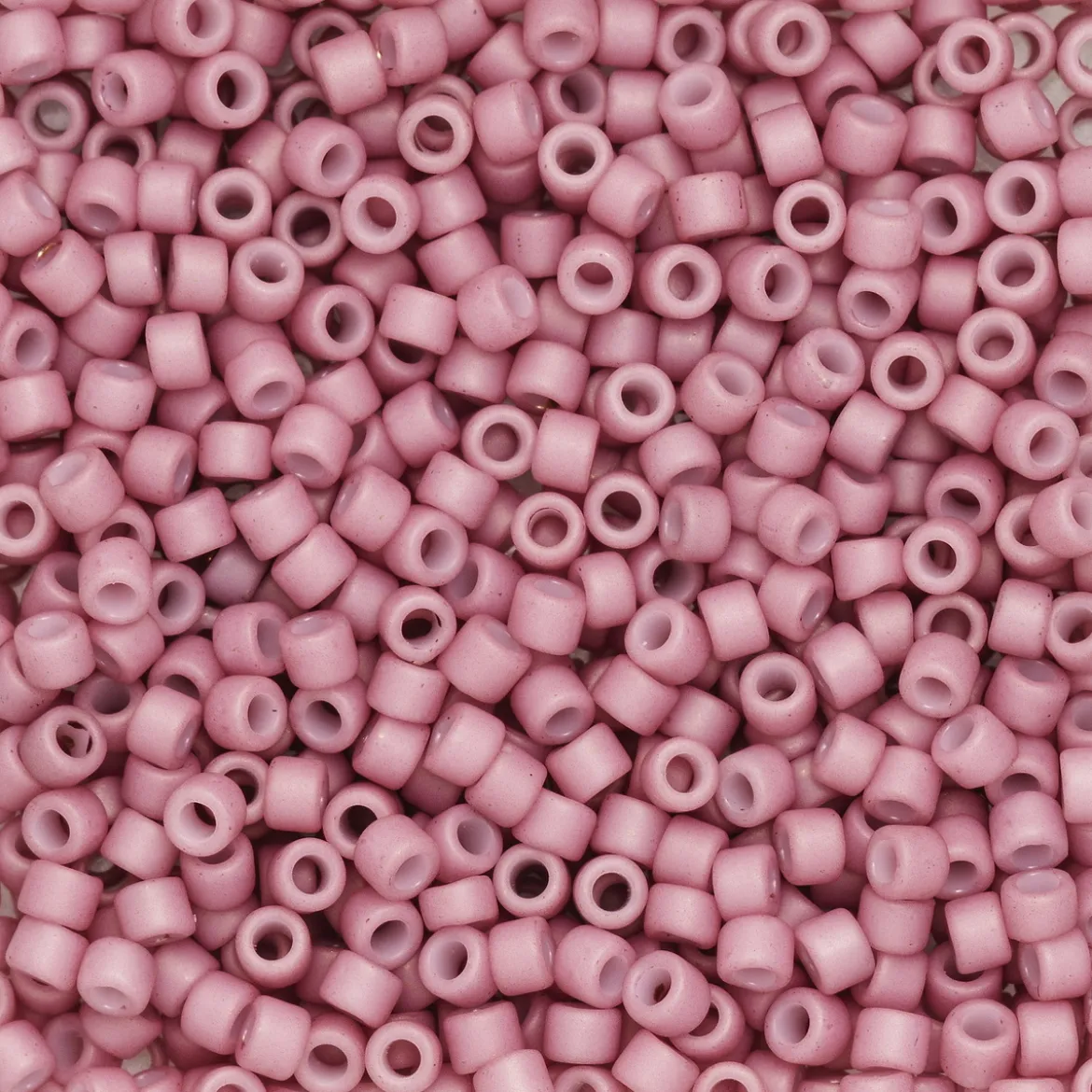TOHO-perler 11/0 – blekrosa matt, 765 Opaque frosted pastel plumeria