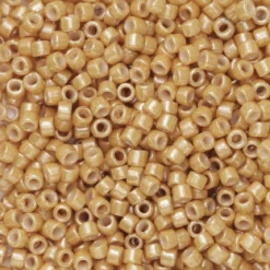 TOHO-perler 11/0 – 123D Beige opaque luster
