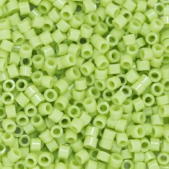 TOHO-perler 11/0 – lysegrønn blank, 44 Opaque sour apple