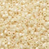TOHO-perler 11/0 – lyst sneglehus, 123 Opaque lustered light beige