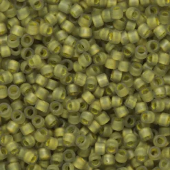 TOHO-perler 11/0 – olivengrønn frostet, 246FM Frosted yellow-lined black diamond